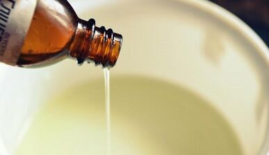 Glycerin for the treatment of nail fungi