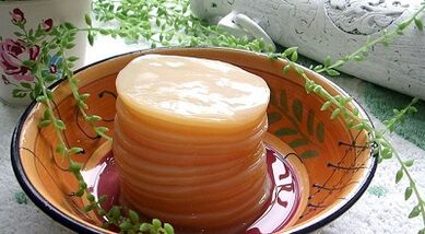 Tea fungus for the treatment of nail fungi