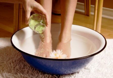 bath to treat fungus on toenails